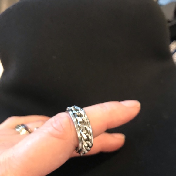Silver metal ring - Picture 1 of 3